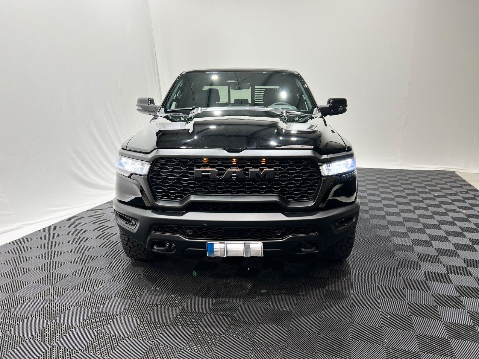 Dodge RAM 1500 Rebel Night Premium 3.0L MY25 RTR Umbau