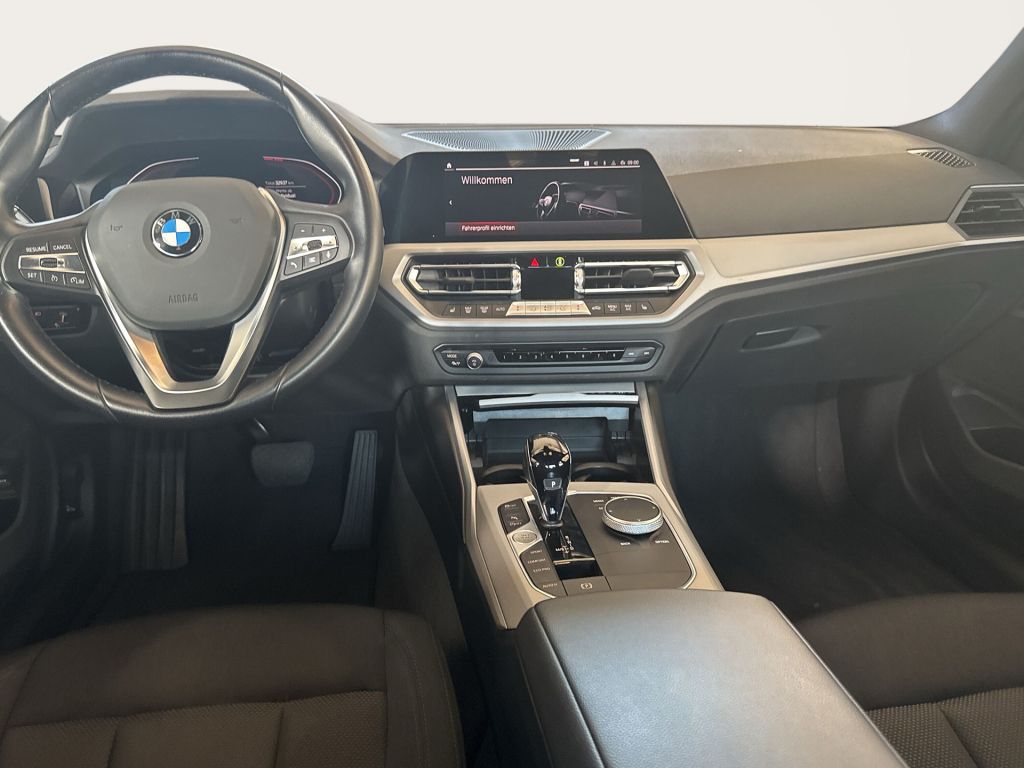 BMW 320i Aut. Advantage - Samsaru's Car Outlet