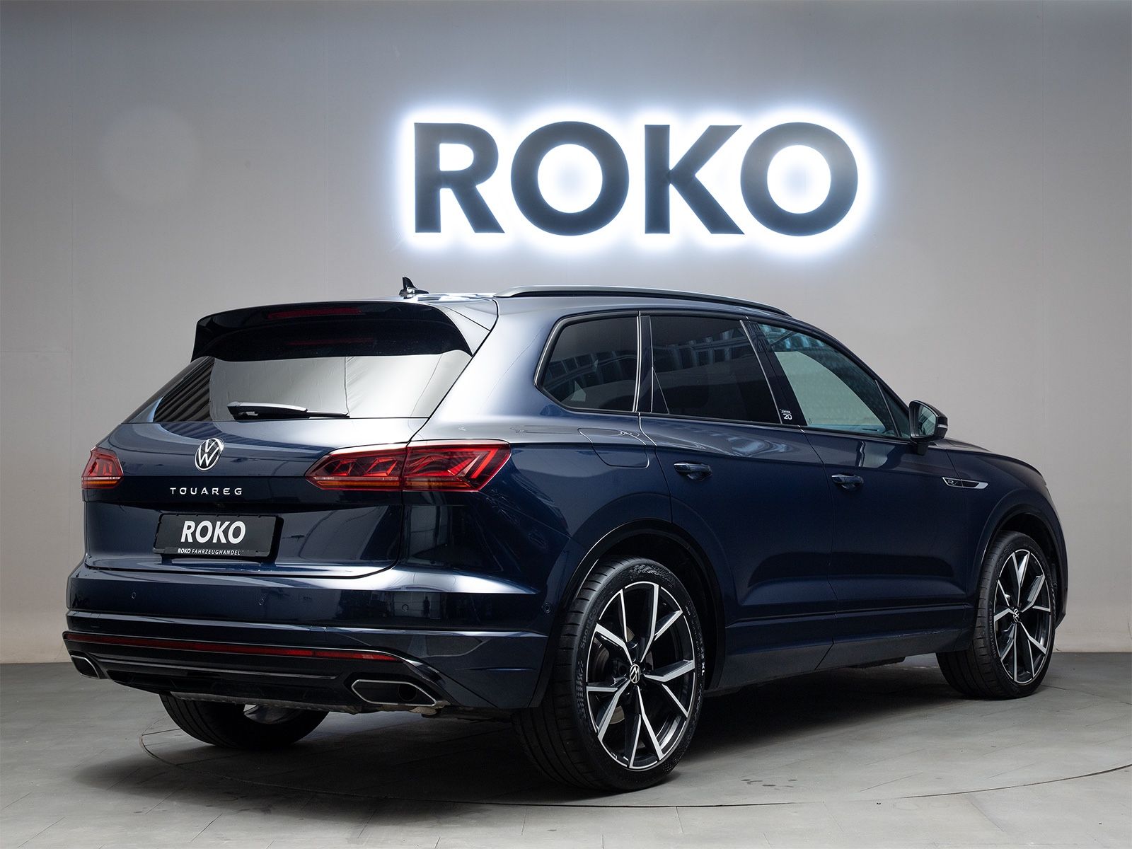 Volkswagen Touareg R-Line EDITION20 - Samsaru's Car Outlet