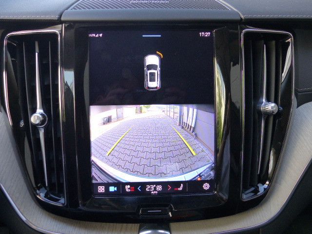 Volvo XC60 Inscription B4 - Samsaru's Car Outlet
