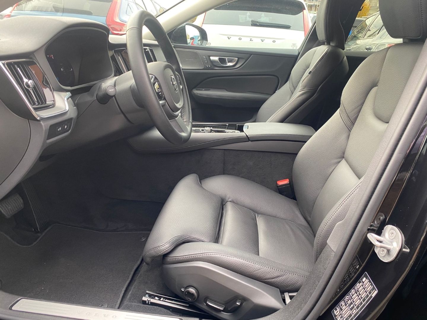 Volvo V60 T6 Plus Dark Plug-In Hybrid AWD AHK 360 Harm