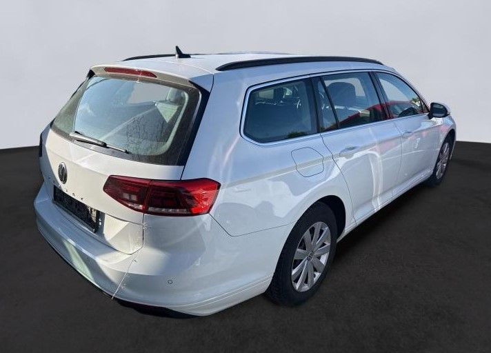 Volkswagen Passat Variant 2.0 TDI DSG Business - Samsaru's Car Outlet