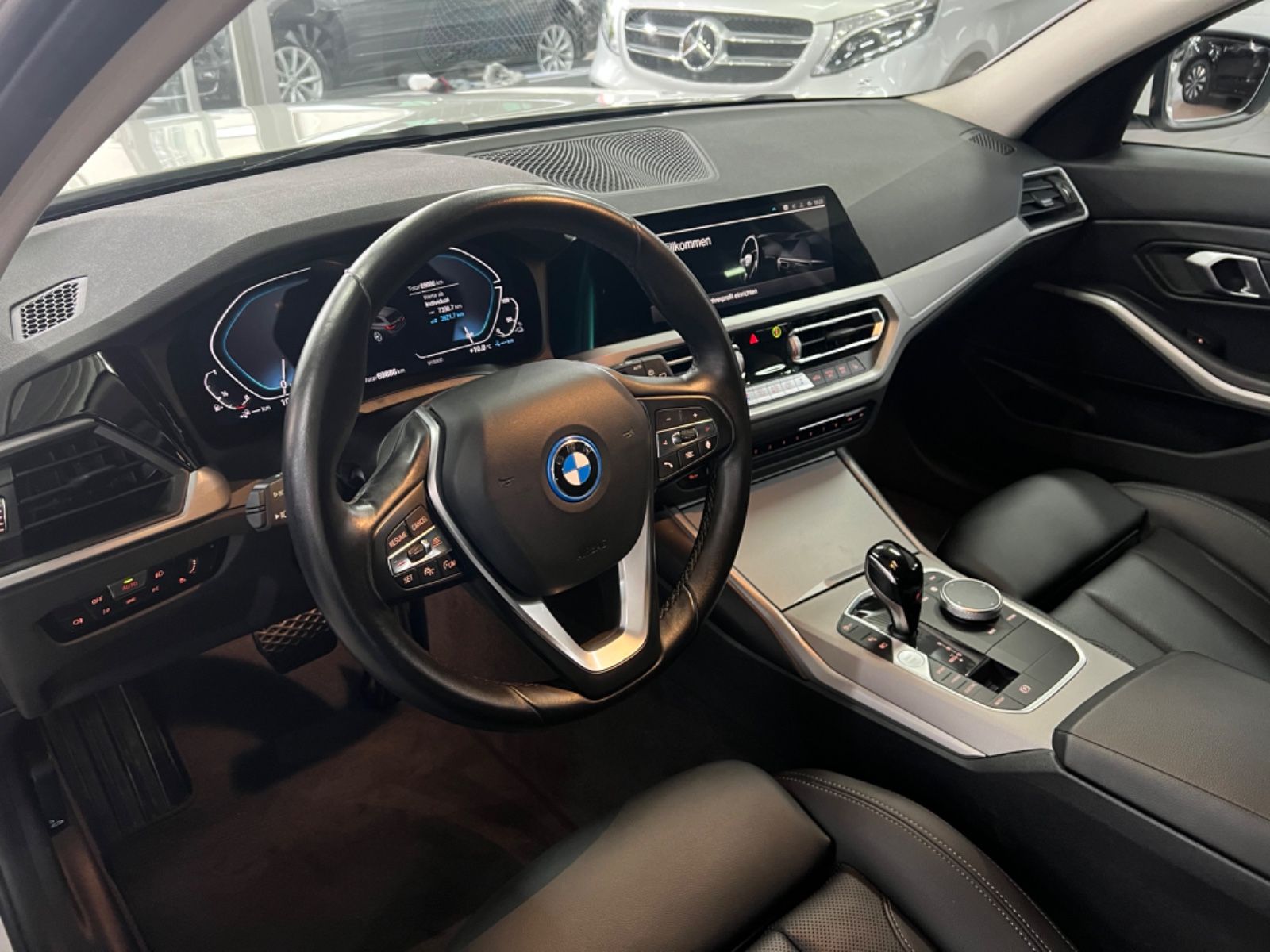 BMW 330 e Advantage Touring - Samsaru's Car Outlet