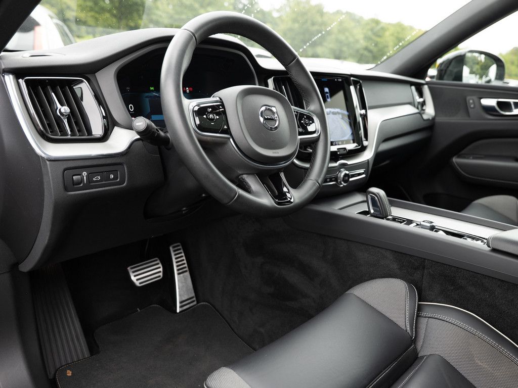 Volvo XC60 T8 AWD Recharge Plus Dark aus 1.Hand