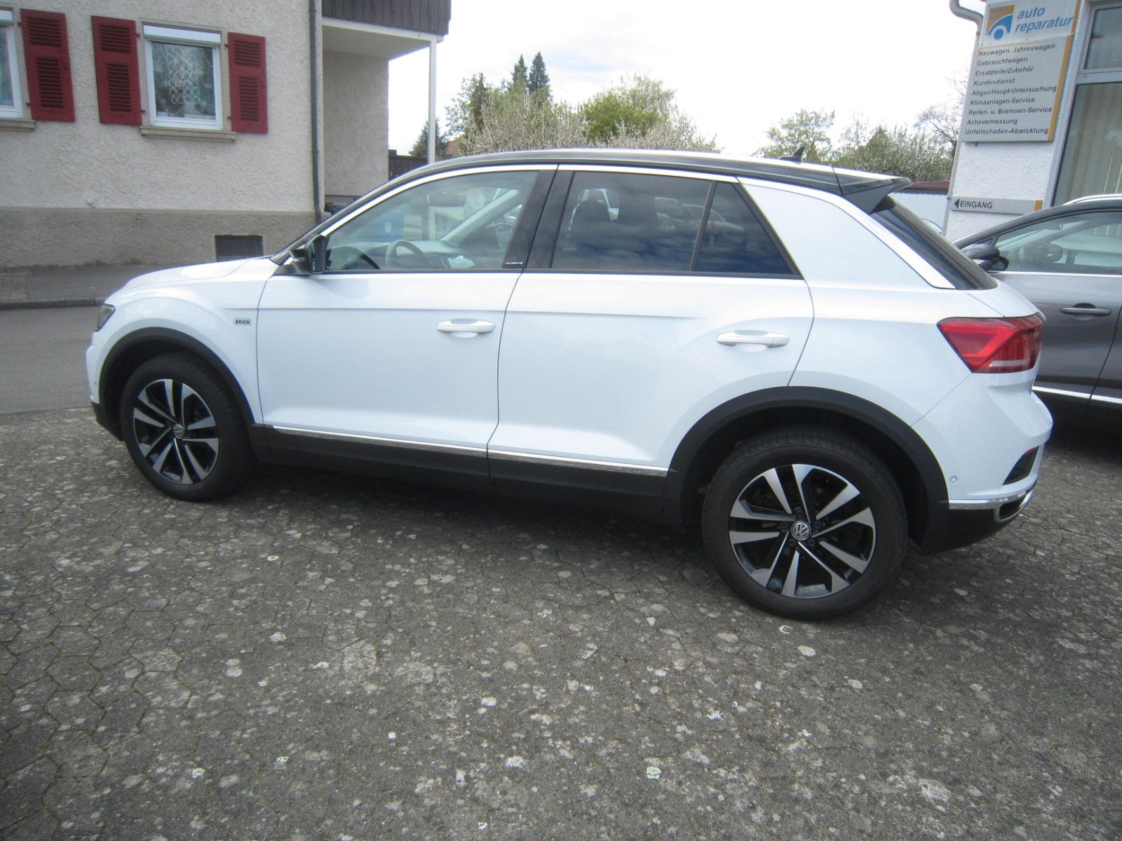 Volkswagen T-Roc IQ.DRIVE - Samsaru's Car Outlet
