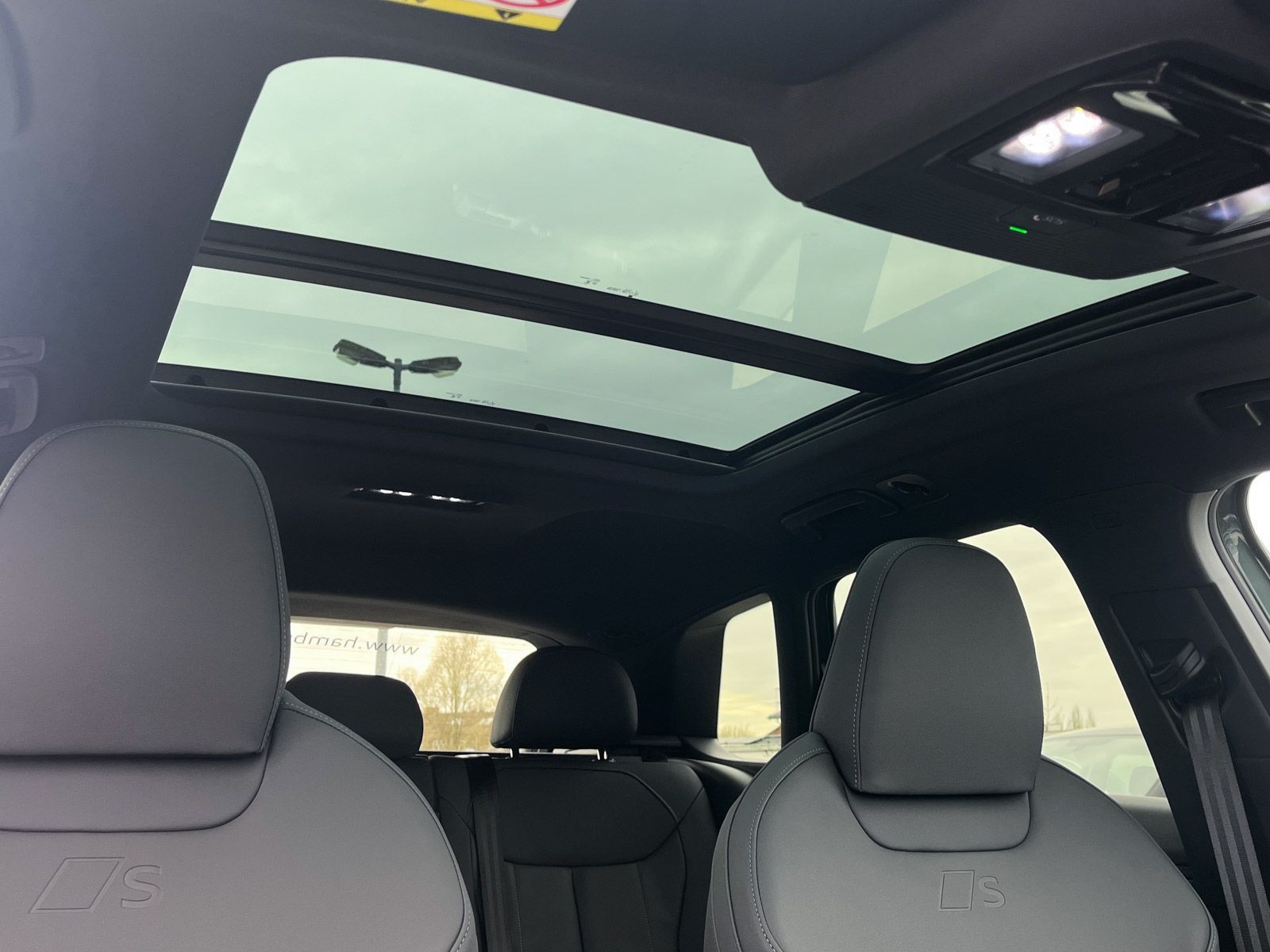 Audi Q3 TFSI 110 kW S tronic S line AHK Matrix OLED P