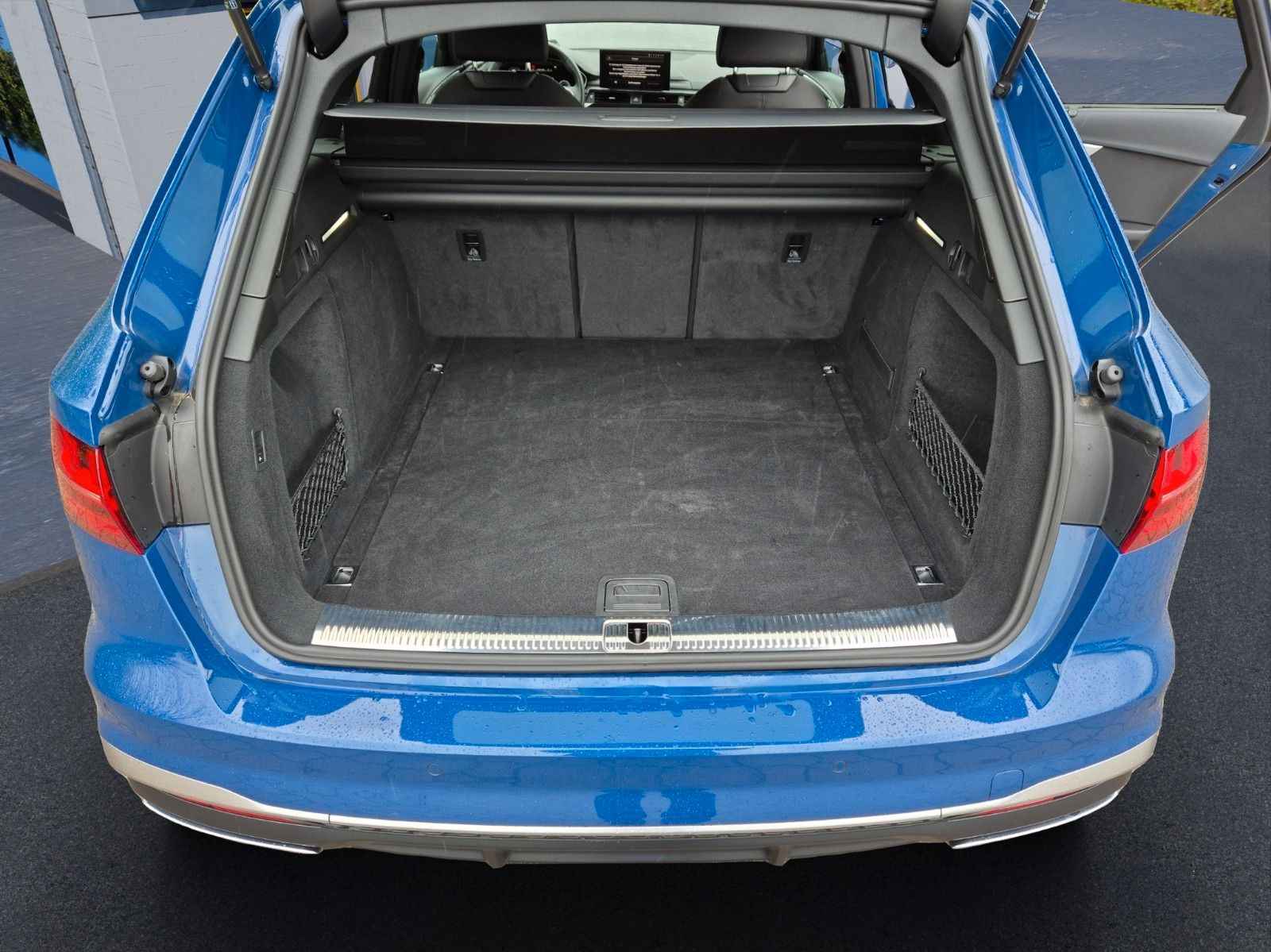 Audi A4 Avant 35 TFSI S line - Samsaru's Car Outlet