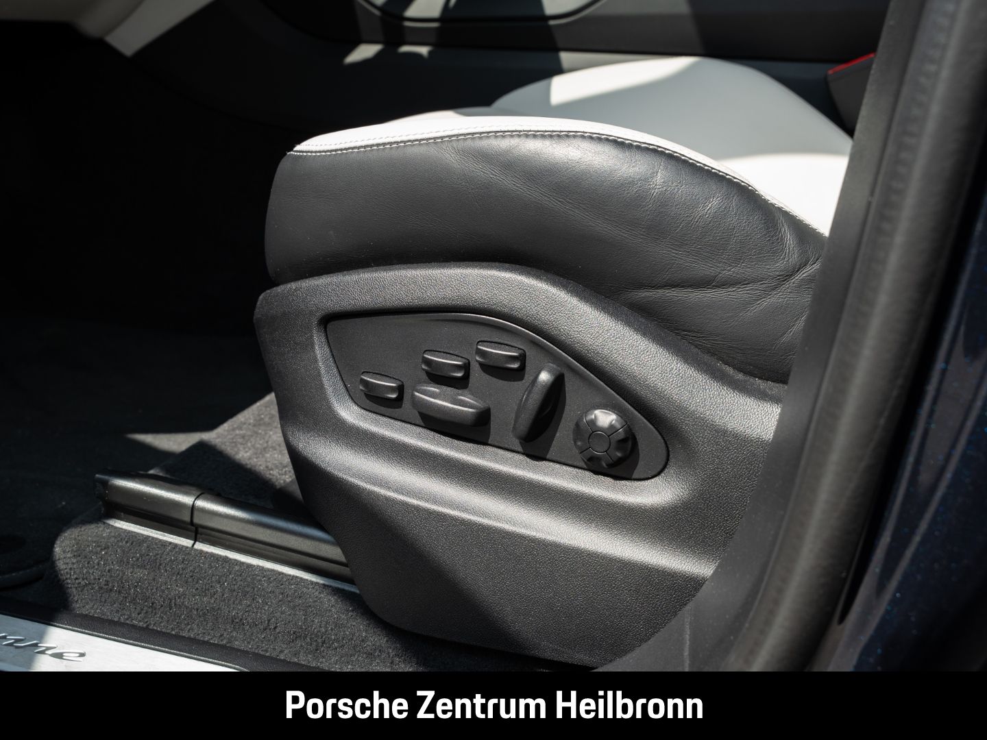 Porsche Cayenne E-Hybrid Coupe Panorama Surround-View