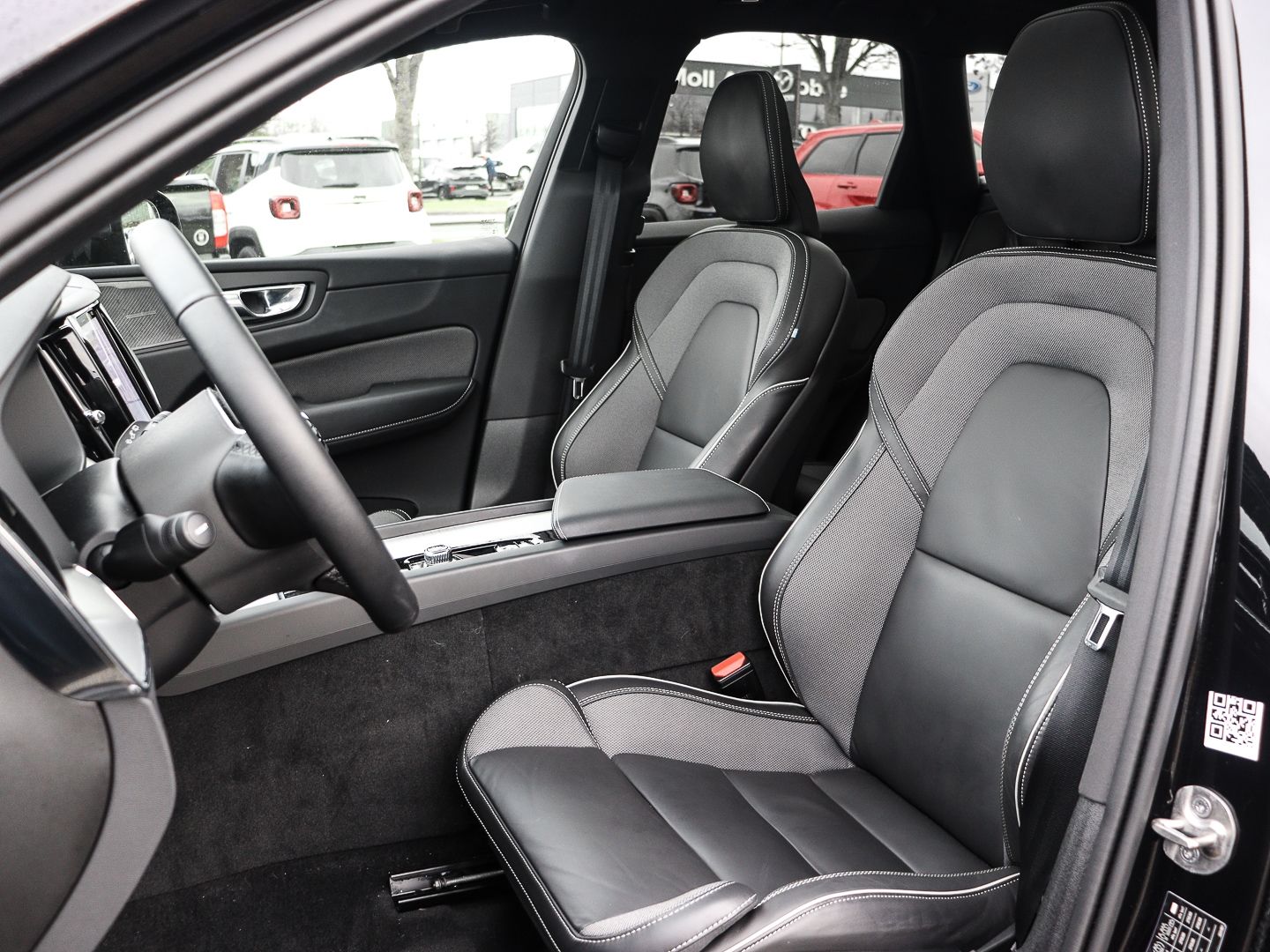 Volvo XC60 Plus Black Edition Recharge Plug-In Hybrid