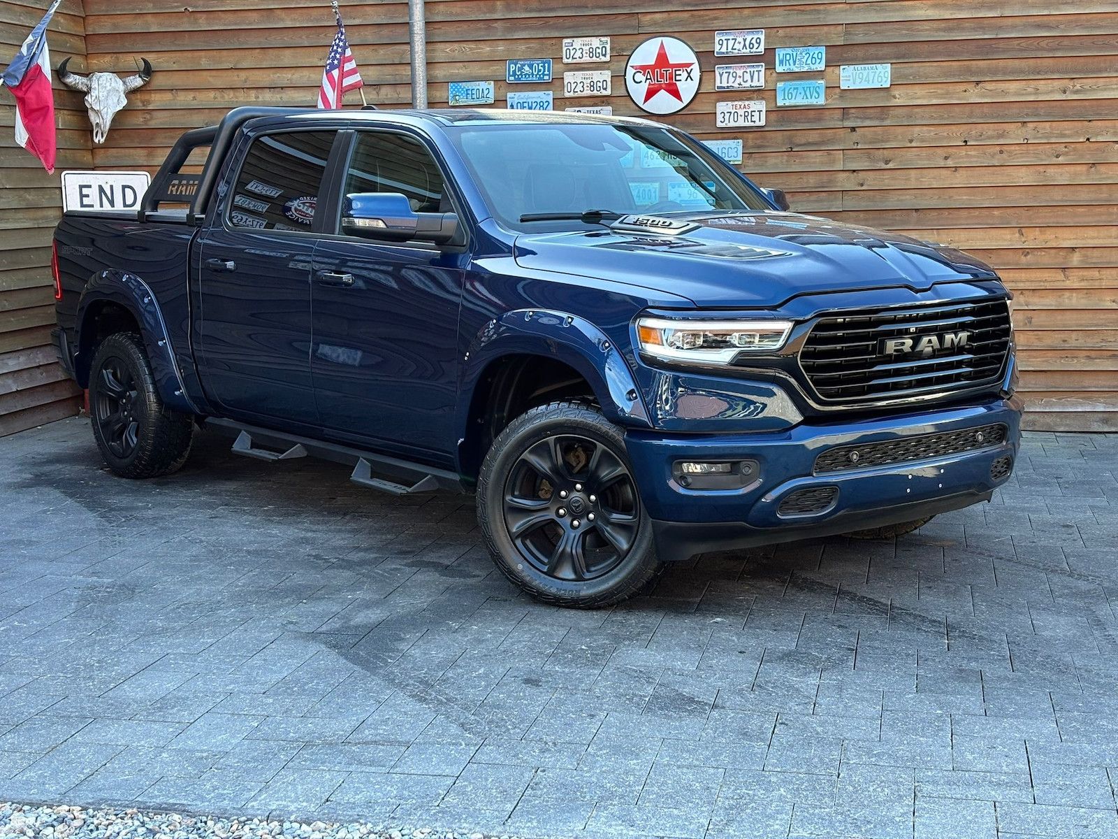 Dodge RAM 1500 Laramie 5,7L 4x4 AHK 12´´LED H&K