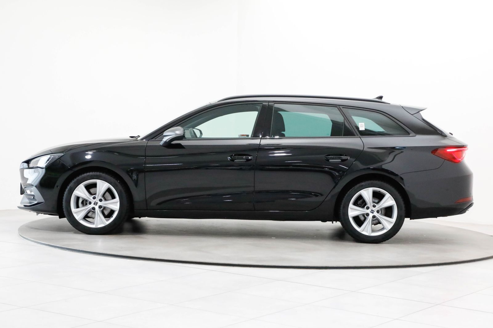 Seat Leon ST 2.0 TDI DSG FR AHK Navi Kamera ACC LED