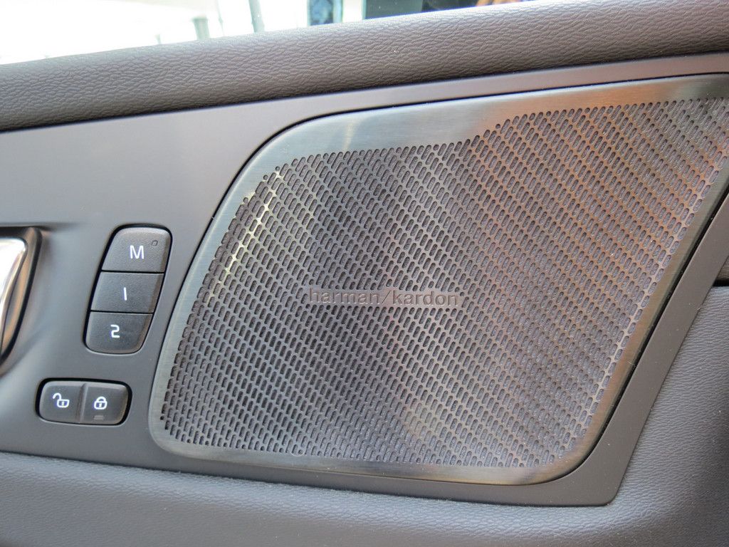 Volvo XC60 B4 2.0 Diesel AWD*Automatik*AHK*PANO*