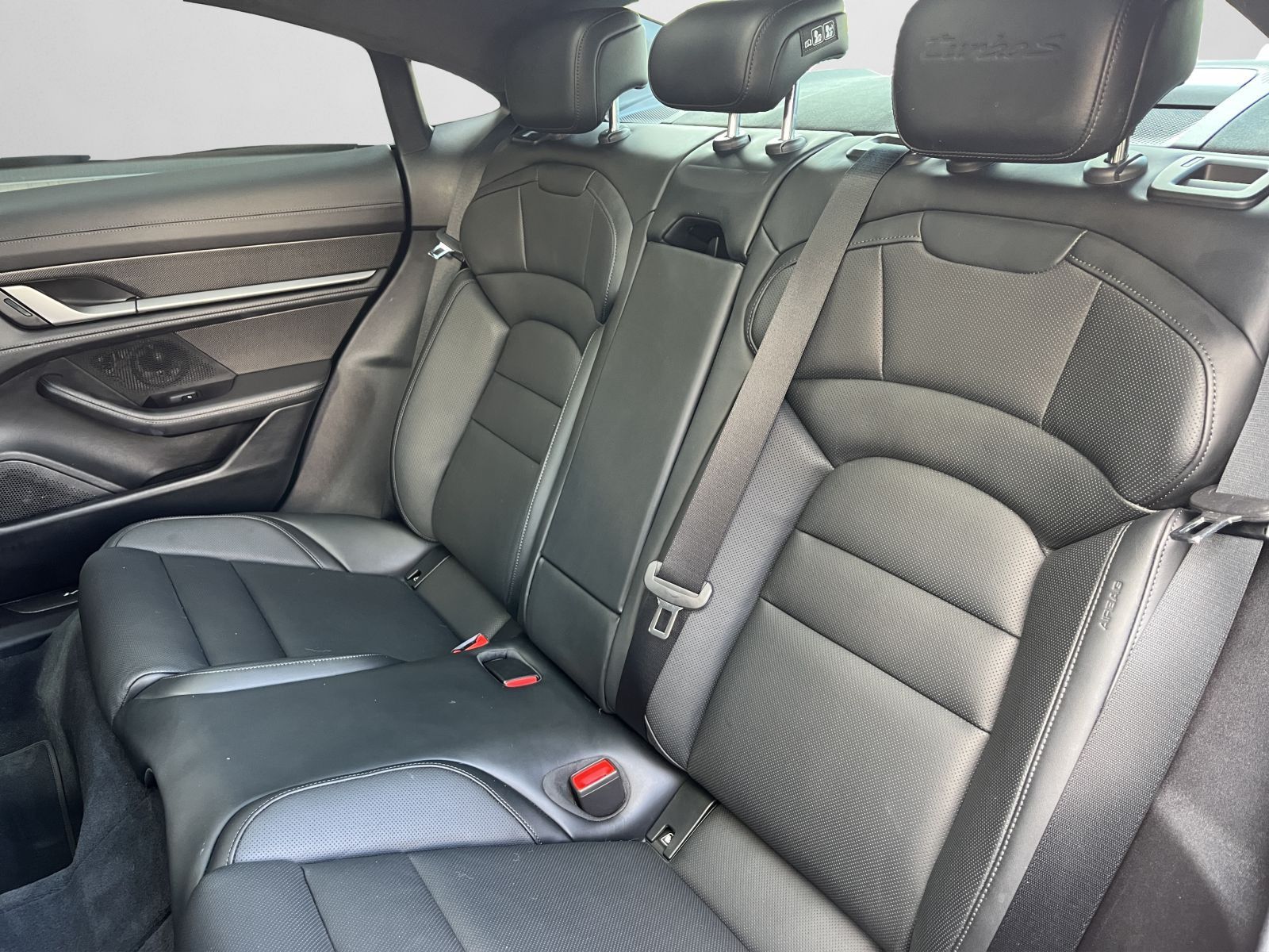 Porsche Taycan Turbo S PTS Smyrnagrün,Sitzbel.