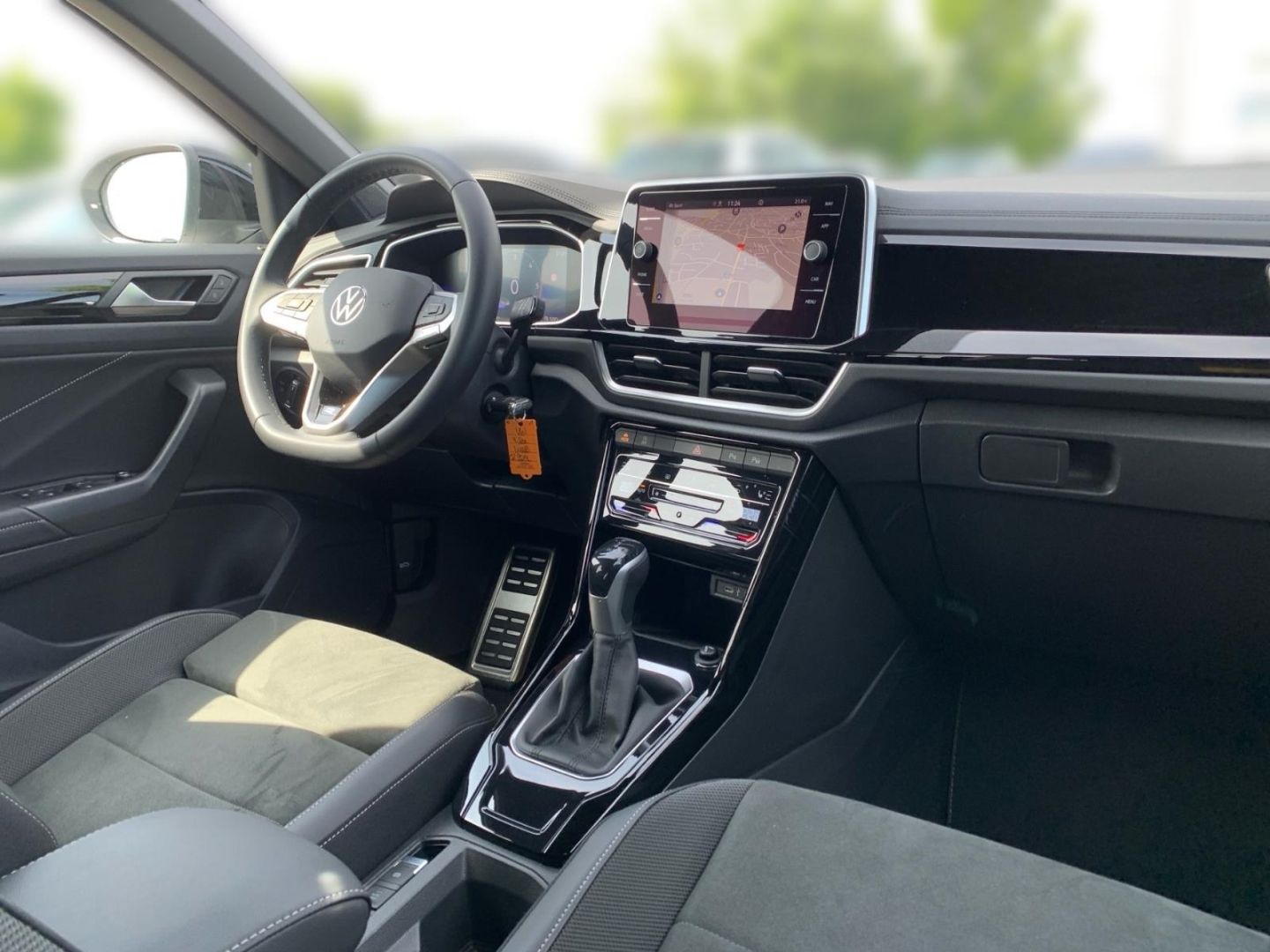 Volkswagen T-Roc 2.0 TDI R-Line - Samsaru's Car Outlet