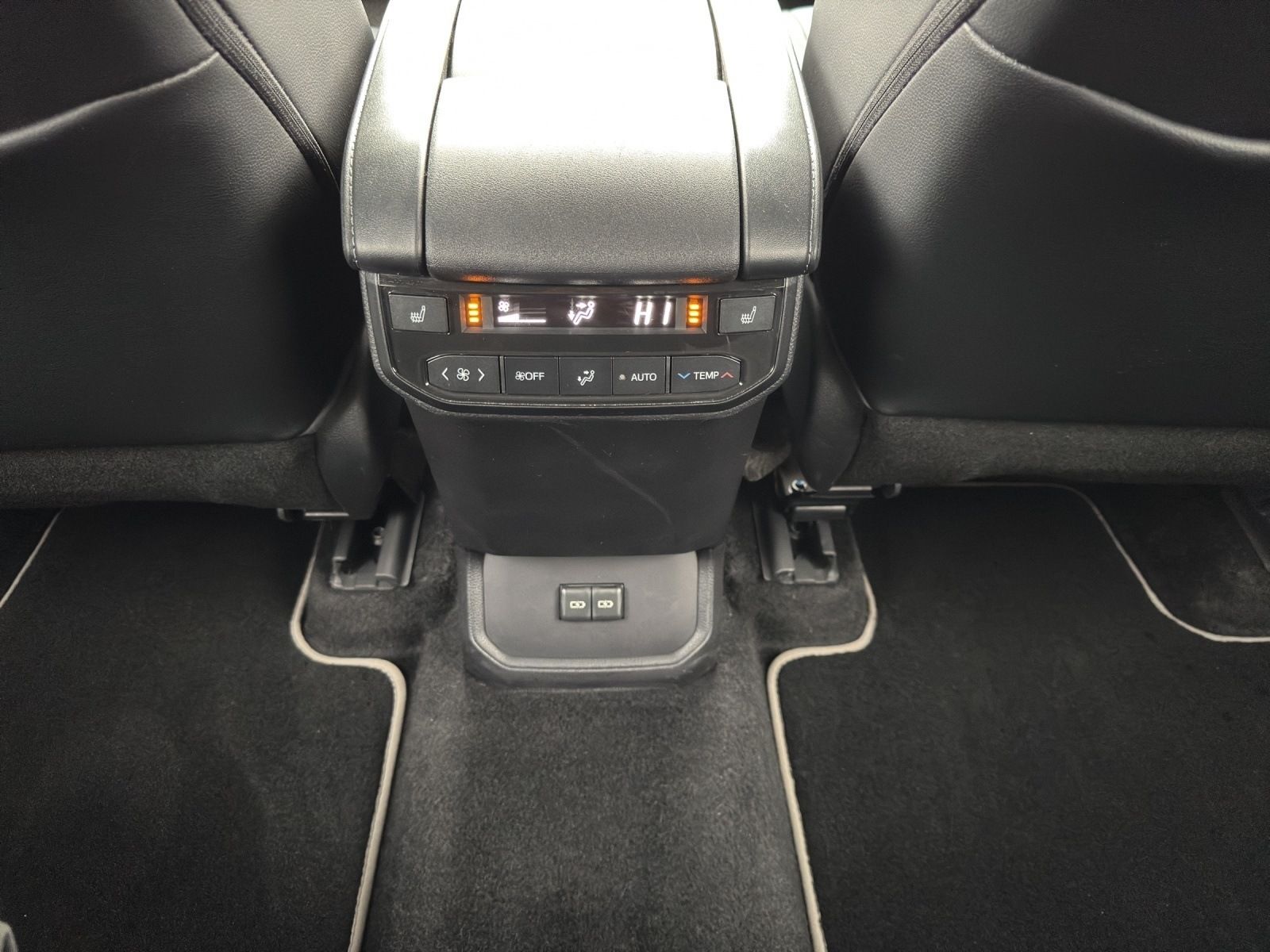 Toyota Highlander Hybrid Luxury 7 SITZER+LEDER+HuD+JBL