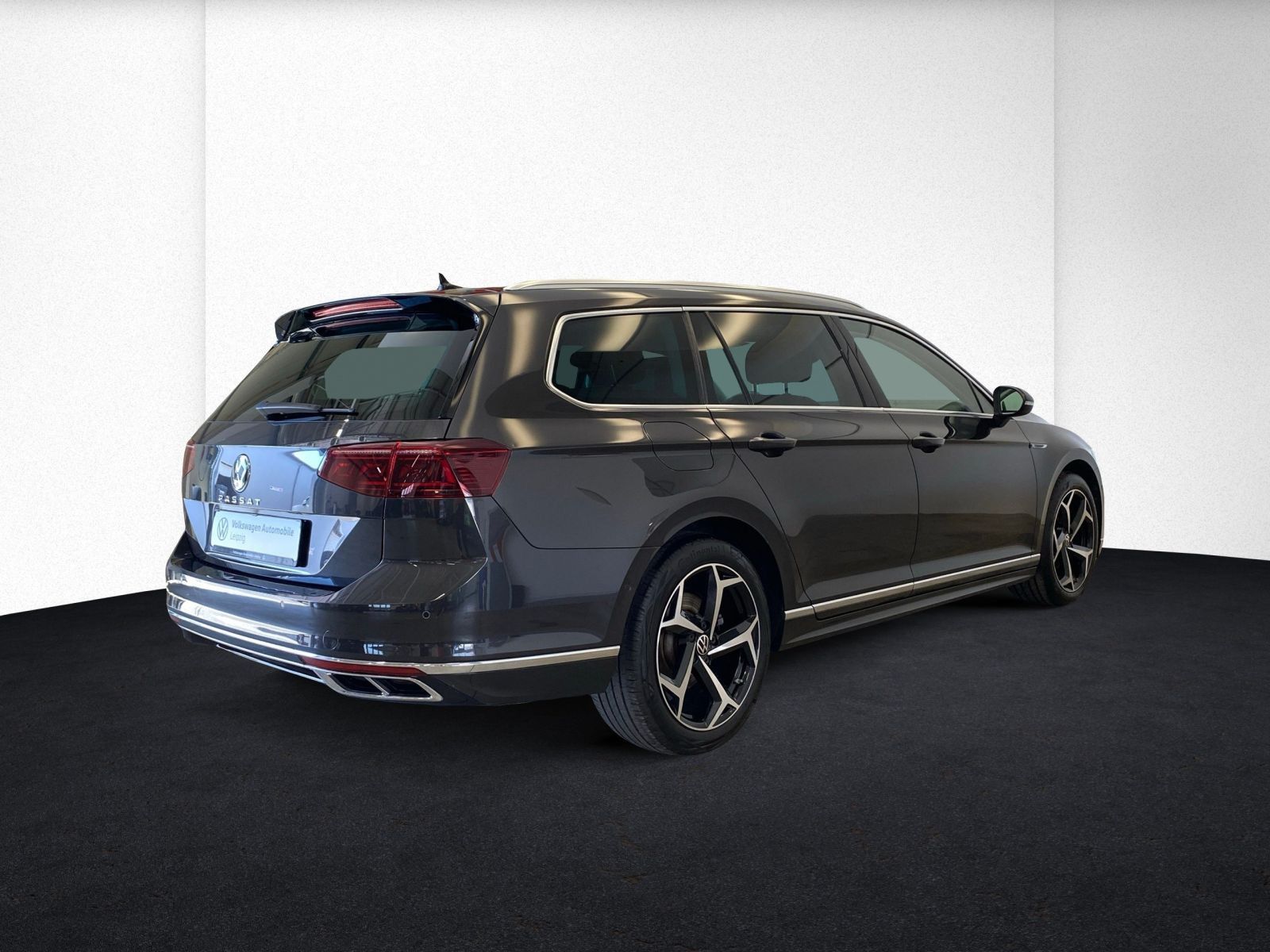 Volkswagen Passat Variant 2.0 TSI Elegance R-Line - Samsaru's Car Outlet
