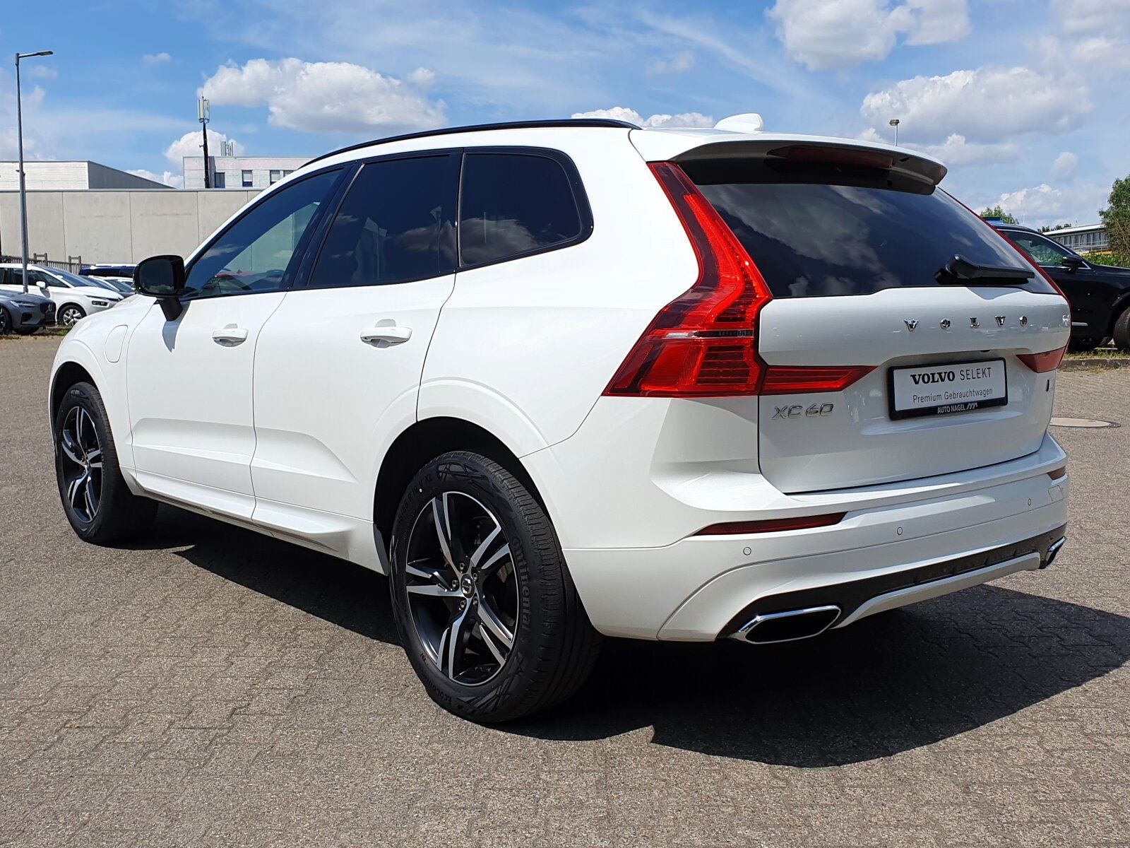 Volvo XC60 T6 Twin Engine AWD R Design - Samsaru's Car Outlet