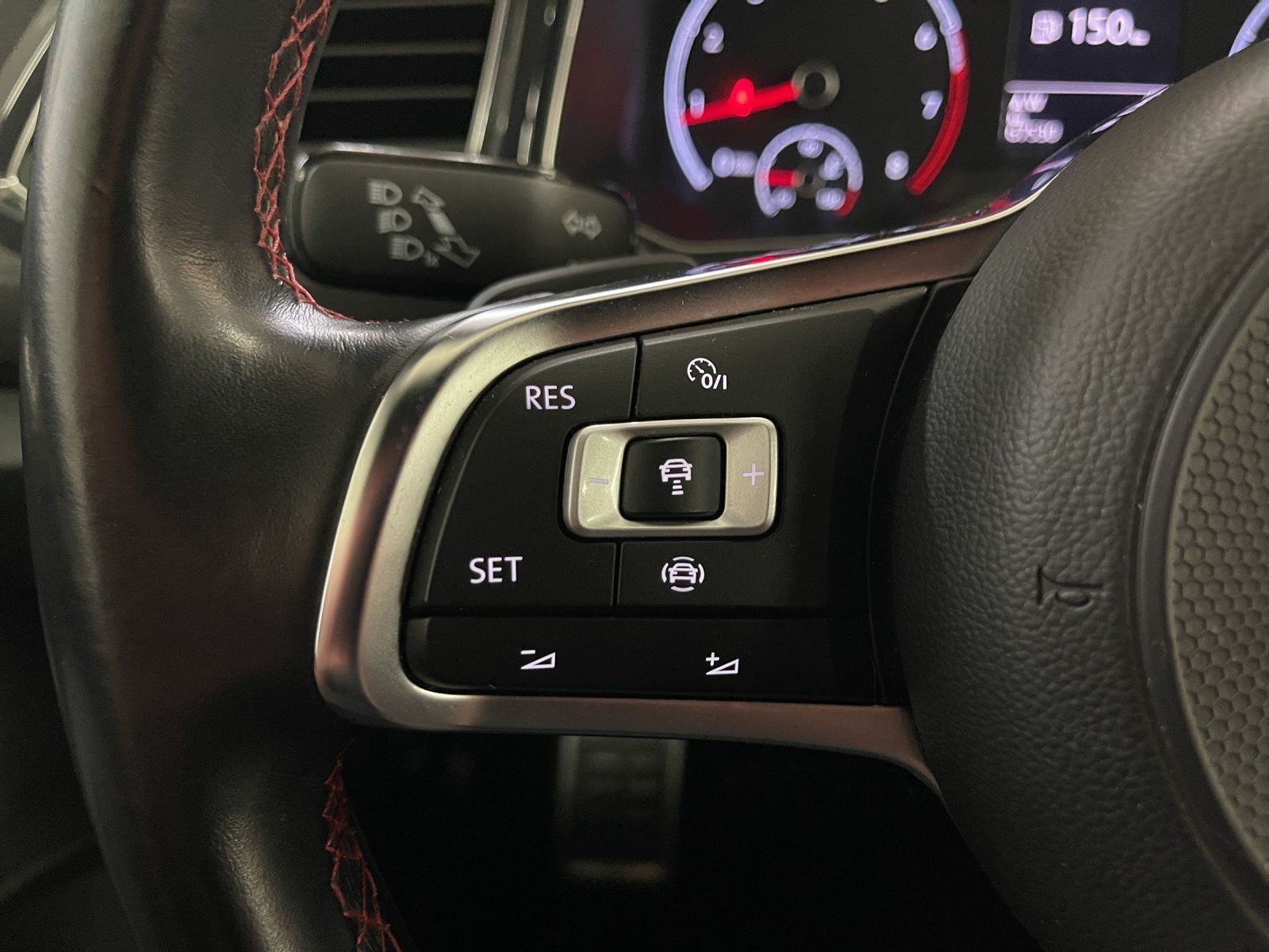 Volkswagen T-Roc 2.0 TSI Sport 4M - Samsaru's Car Outlet