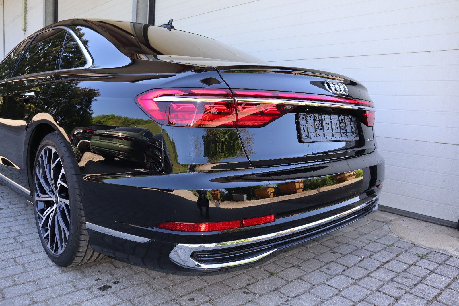 Audi A8L 60 TFSIe lang exclusive - Samsaru's Car Outlet