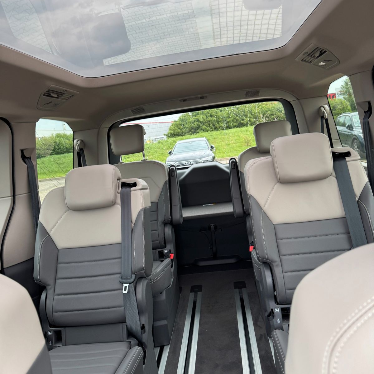 Volkswagen T7 Multivan 2.0 TDI - Samsaru's Car Outlet