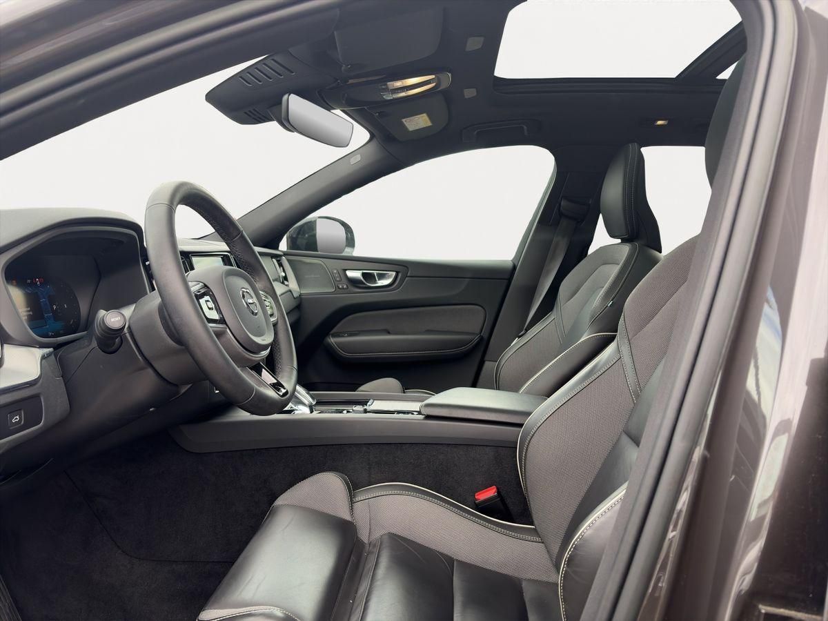 Volvo XC60 B4 AWD Plus Dark 360° PANO AHK H/K LED 20"
