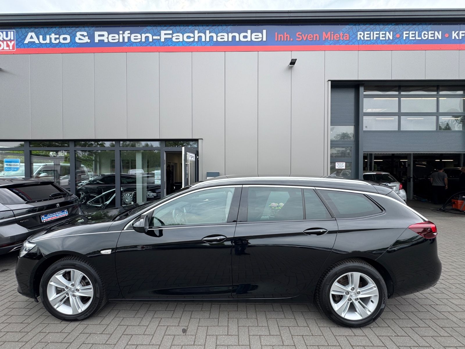 Opel Insignia B Sports Tourer Business - Samsaru's Car Outlet