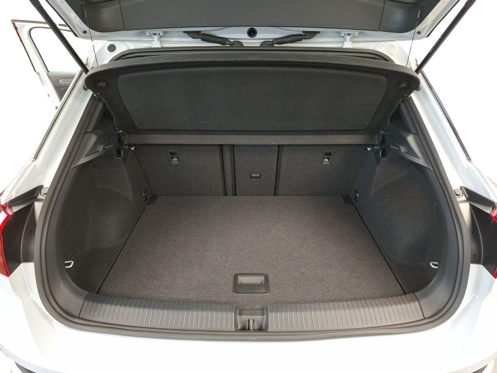 Volkswagen T-Roc 1.5 TSI Sport R-Line - Samsaru's Car Outlet