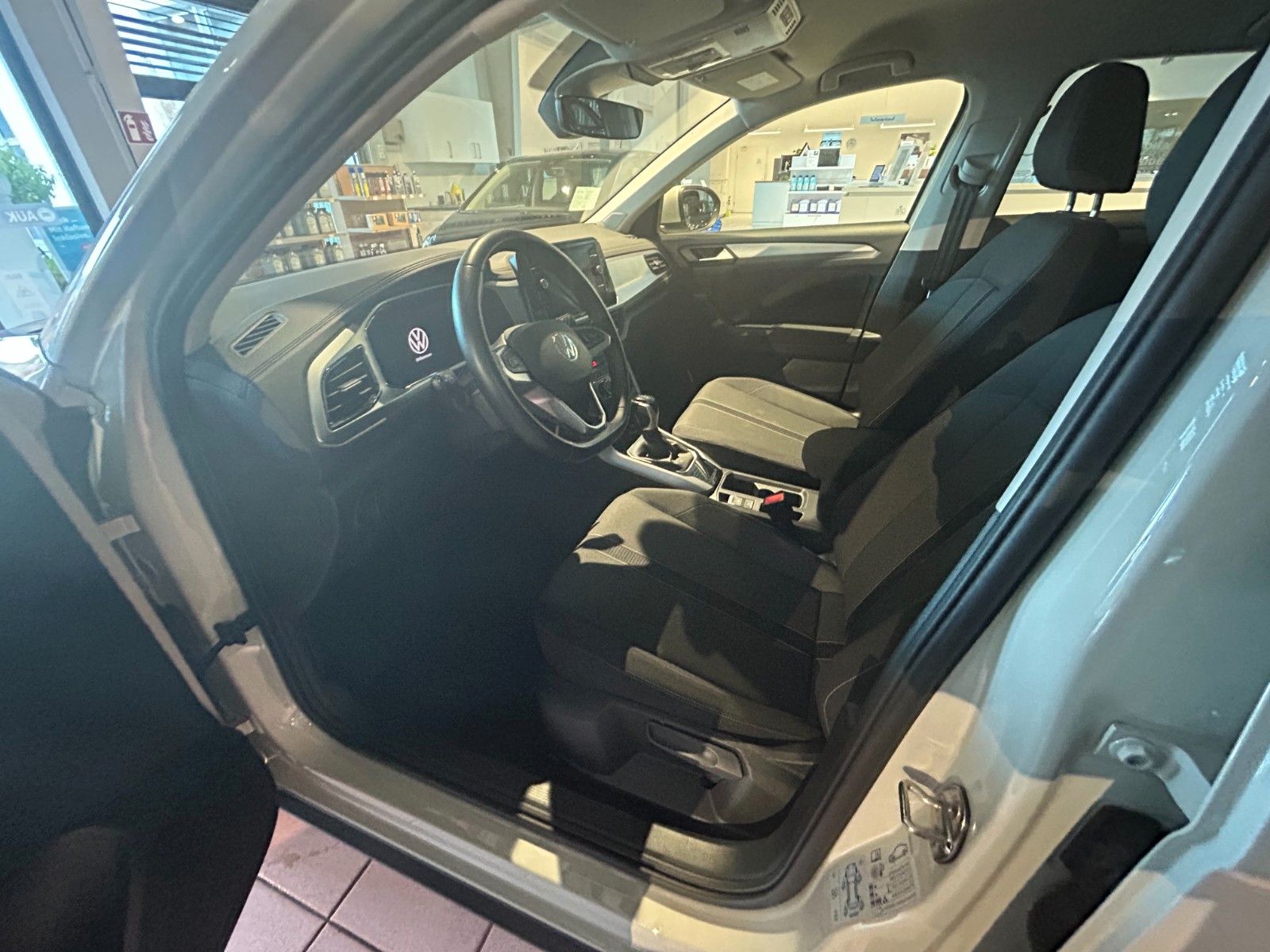 Volkswagen T-ROC Life - Samsaru's Car Outlet