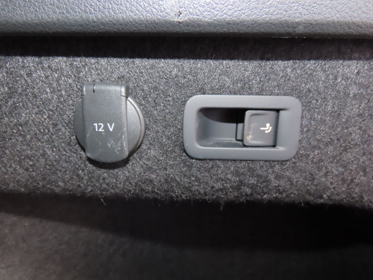 Volkswagen Passat Variant Business 1.5 TSI - Samsaru's Car Outlet
