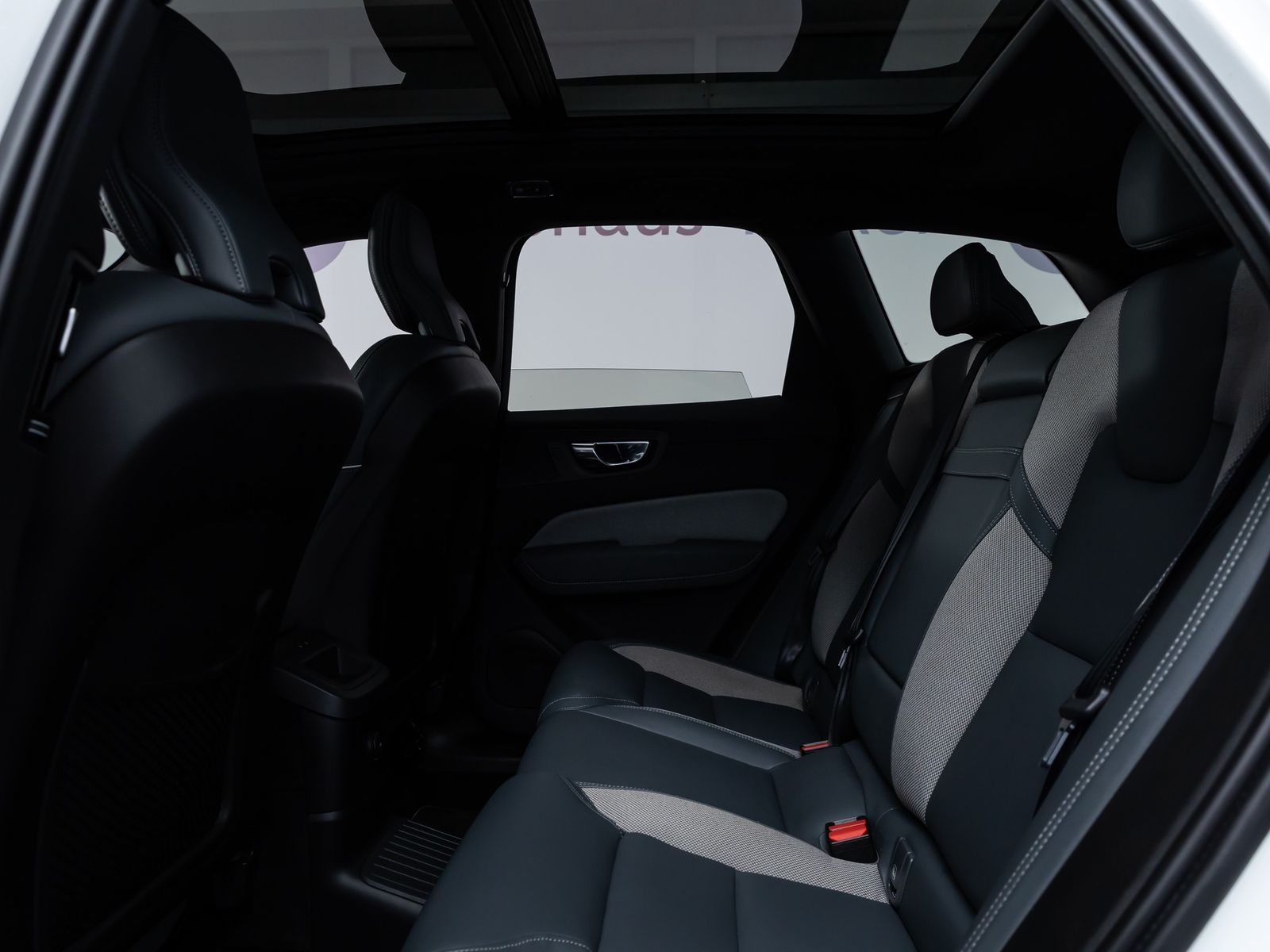 Volvo XC60 R Design Recharge *LED*STDHZ*AHK*360°