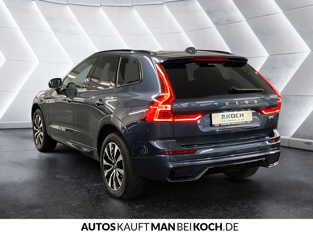 Volvo XC60 B5 AWD PlusDark ACC BLIS AHK 4xSHz VLED H&K