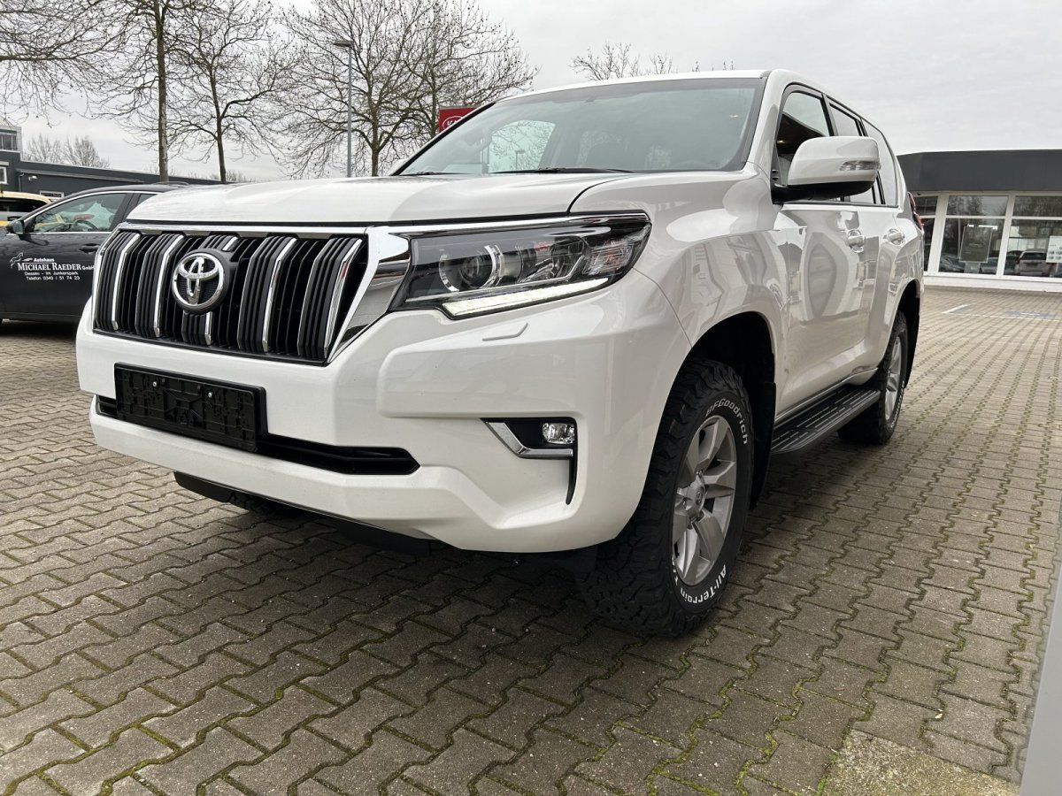Toyota Land Cruiser   AHK 3.5to LED Kamera