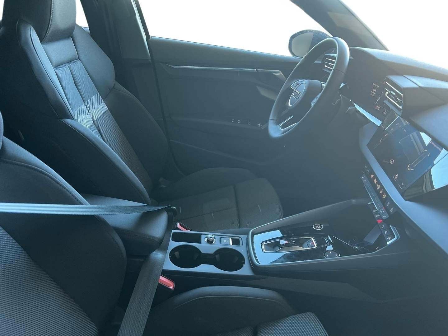 Audi A3 S-Tronic Sportback-Klimaaut-Navi-360°-SH-17"