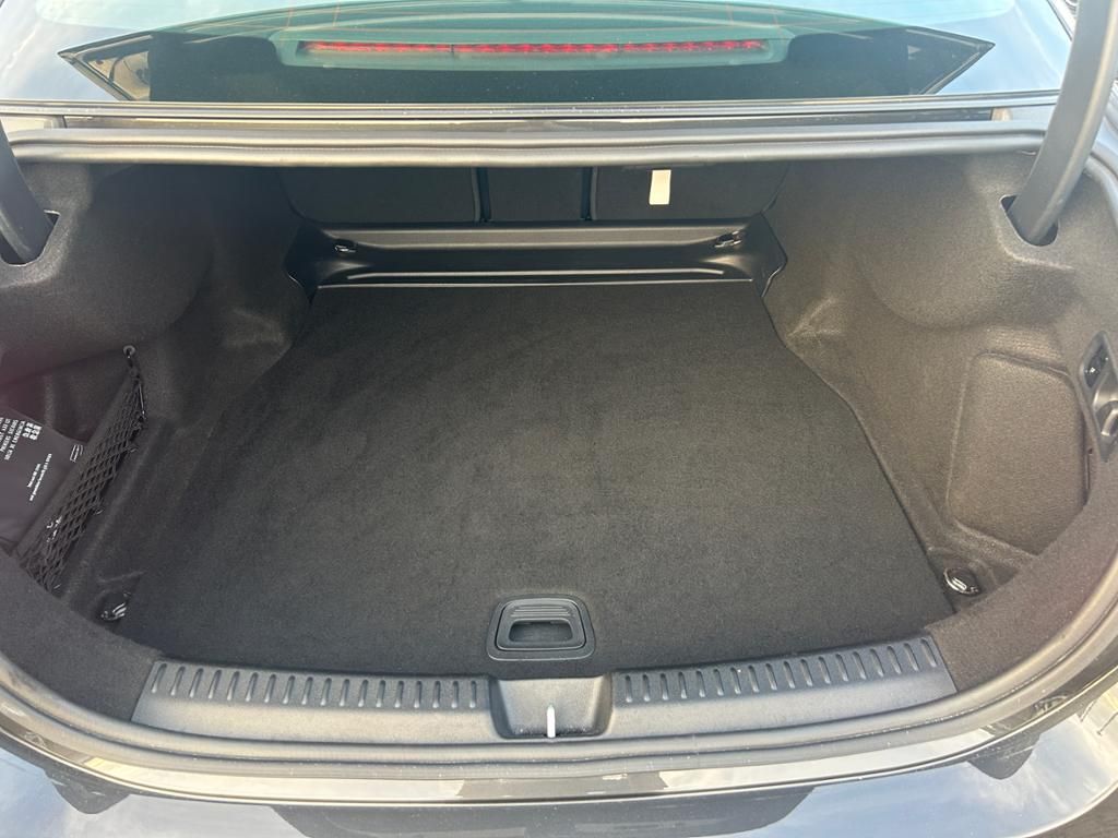 Mercedes-Benz E 200 - Samsaru's Car Outlet
