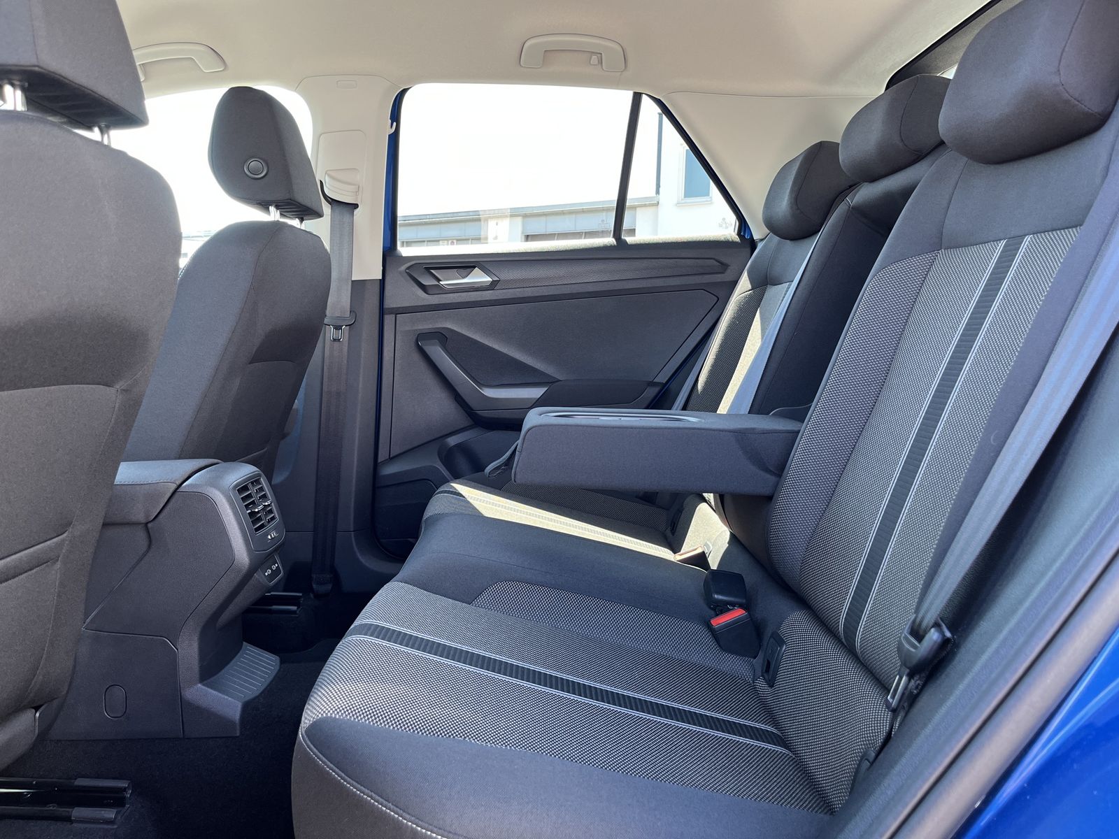 Volkswagen T-Roc 1.5 TSI DSG Style - Samsaru's Car Outlet