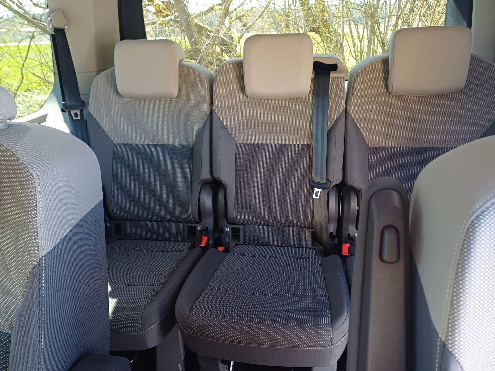 Volkswagen T7 Multivan 2.0 TDI DSG Life - Samsaru's Car Outlet