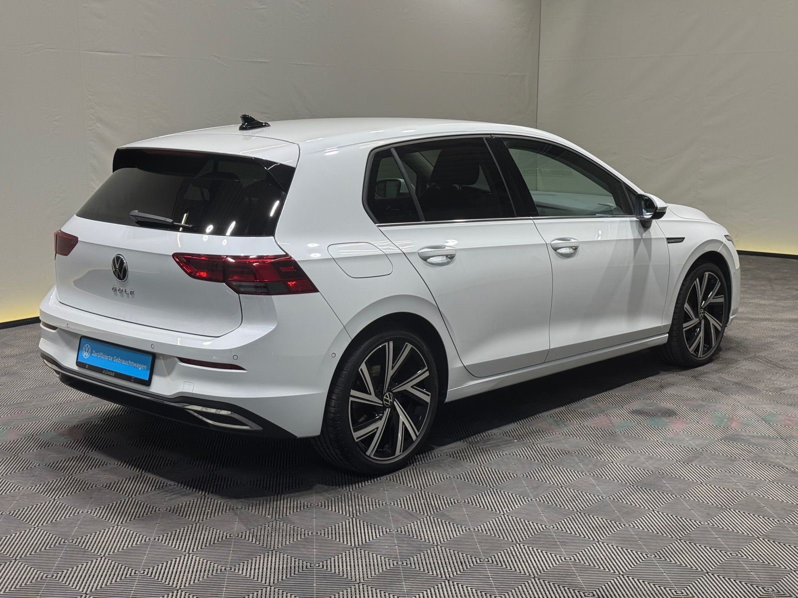 Volkswagen Golf Style 2.0 TDI DSG - Samsaru's Car Outlet