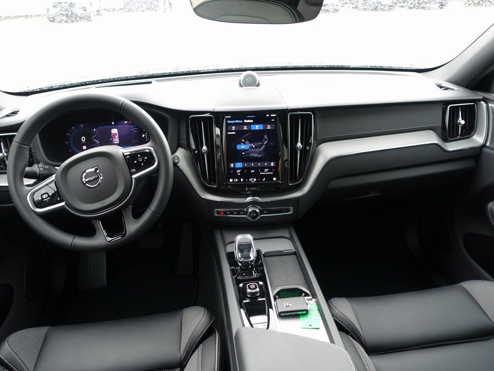 Volvo XC60 Black Edition Ultra T6 AWD - Samsaru's Car Outlet
