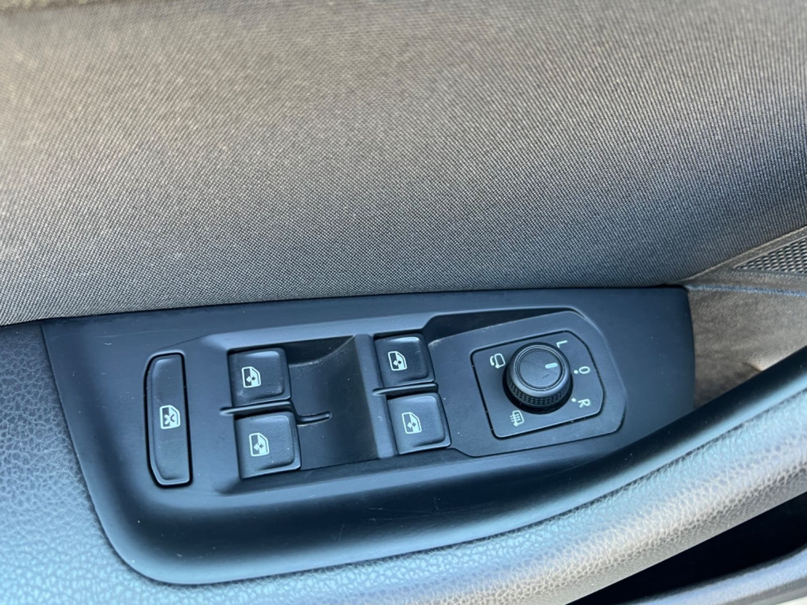 Volkswagen Passat 2.0 TDI - Samsaru's Car Outlet