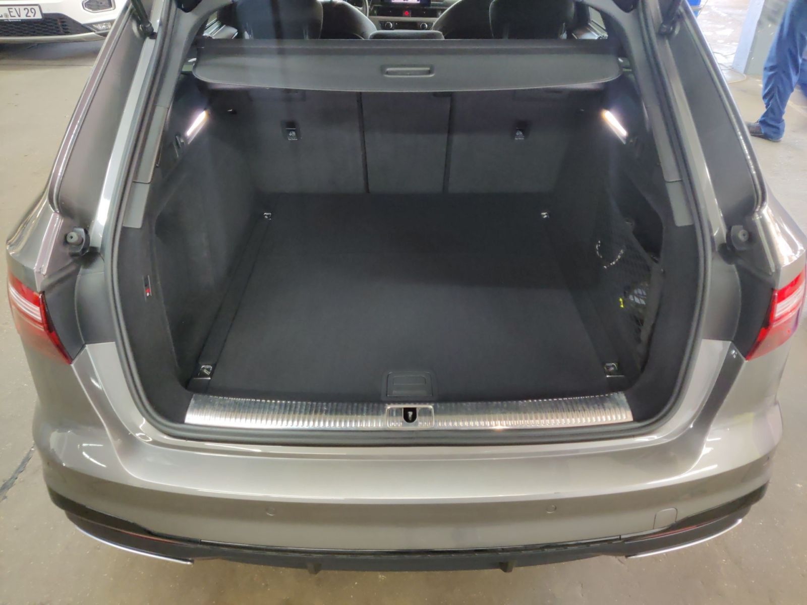 Audi A4 Avant 40 TDI s-line Competition - Samsaru's Car Outlet