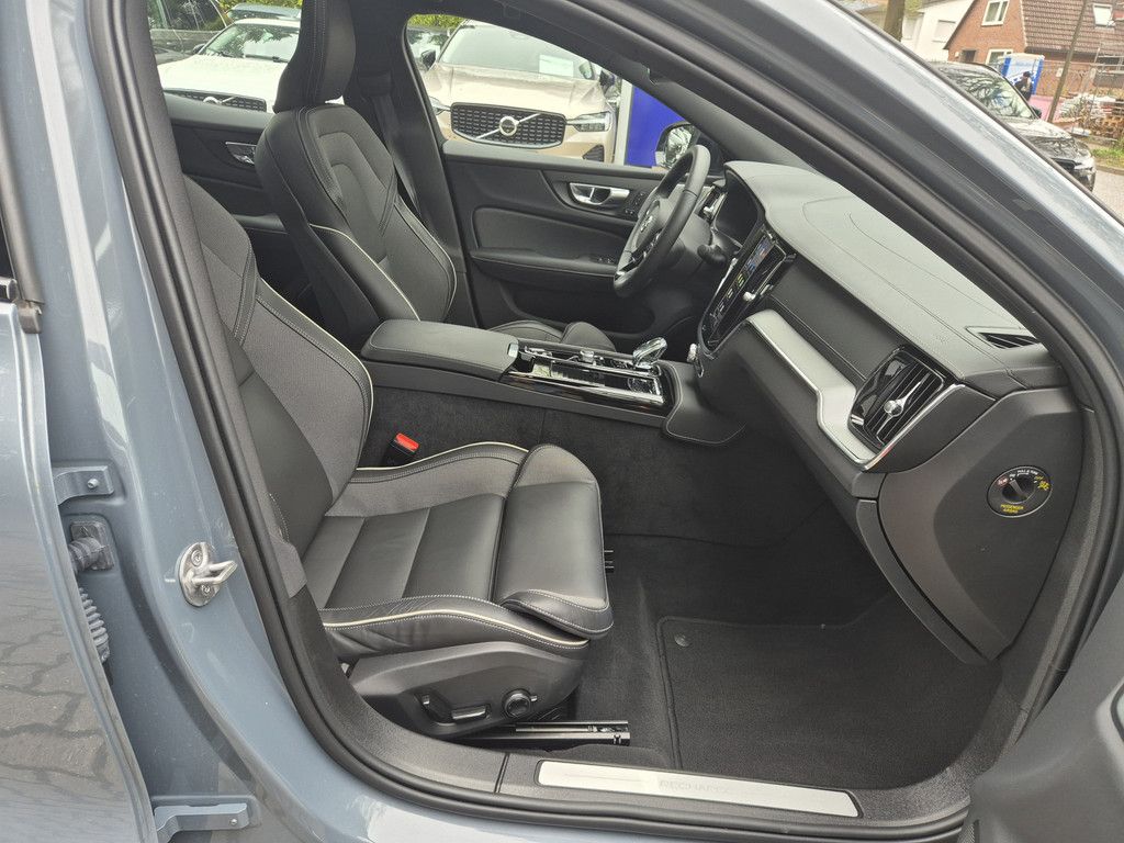 Volvo S60 T8 Ultimate Dark Recharge Plug-In Hybrid AWD