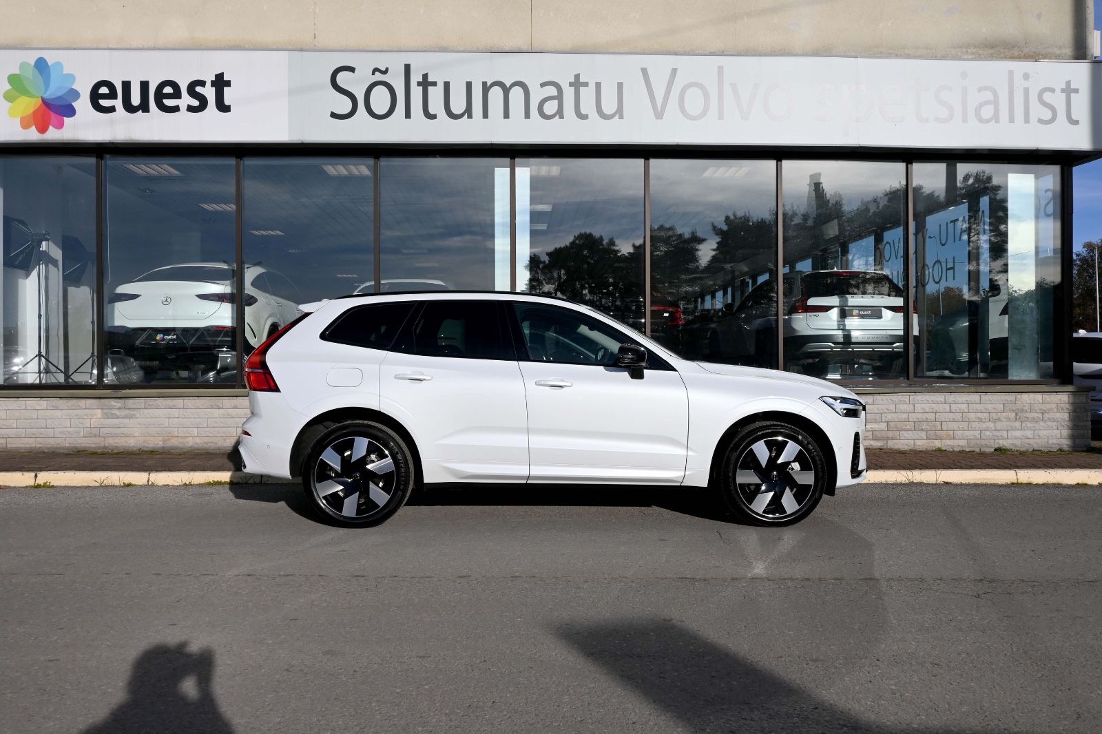 Volvo XC 60 T8 B&W HUD MASSAGE Ultra Dark FULL FULL