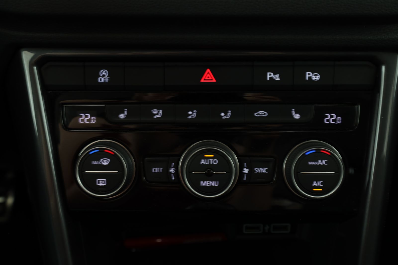 Volkswagen T-Roc 1.5 TSI IQ.DRIVE - Samsaru's Car Outlet