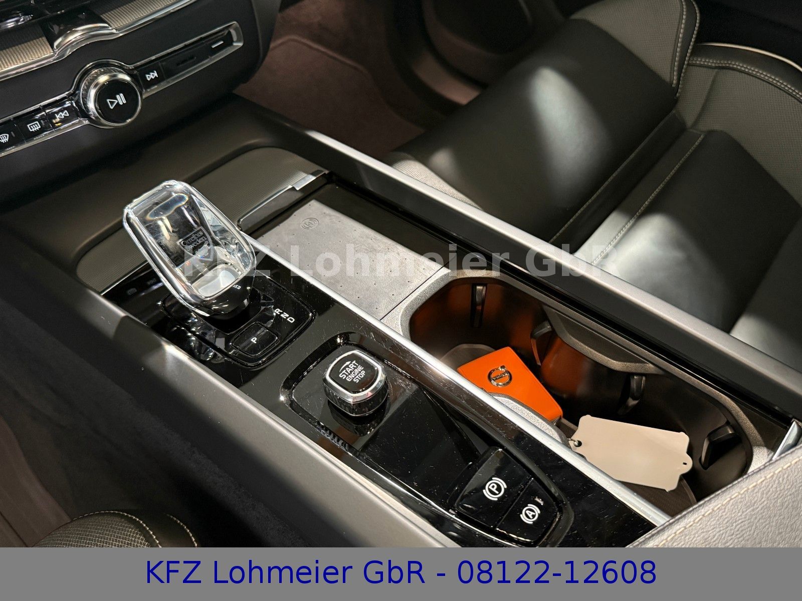 Volvo XC60 R Design Recharge Plug-In Hybrid AWD *Voll*