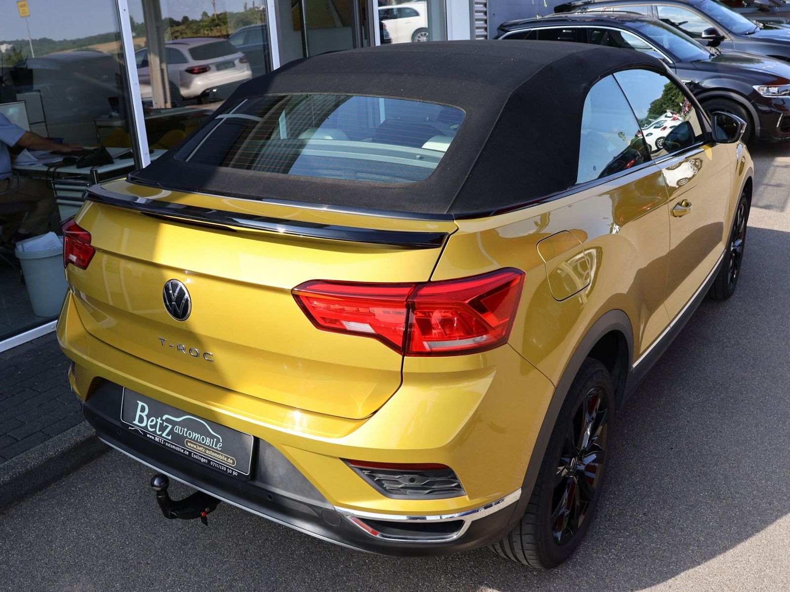 Volkswagen T-Roc Style - Samsaru's Car Outlet