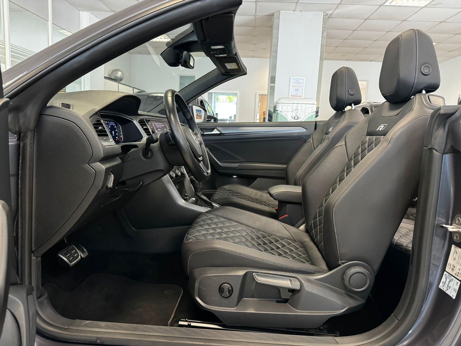Volkswagen T-Roc R-Line - Samsaru's Car Outlet