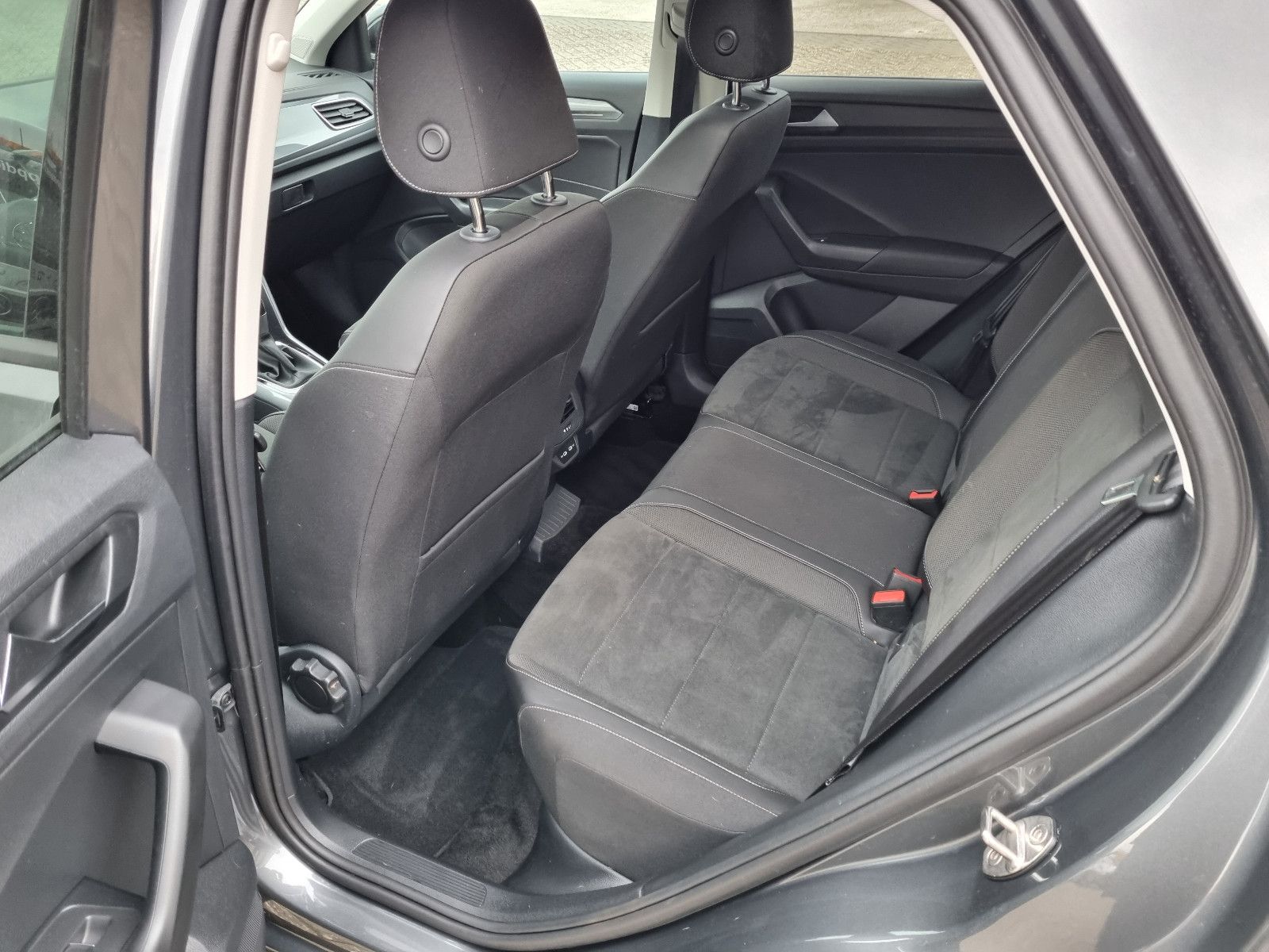 Volkswagen T-Roc Style - Samsaru's Car Outlet