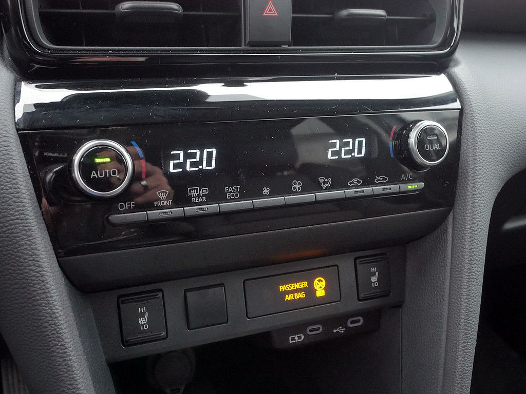 Toyota Yaris Cross Hybrid H&R SHZ KAMERA NAVI ACC LED