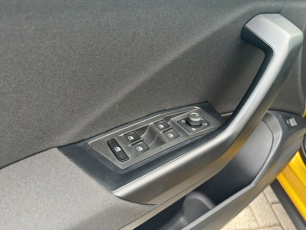 Volkswagen T-Roc 1.5 TSI ACT Style - Samsaru's Car Outlet