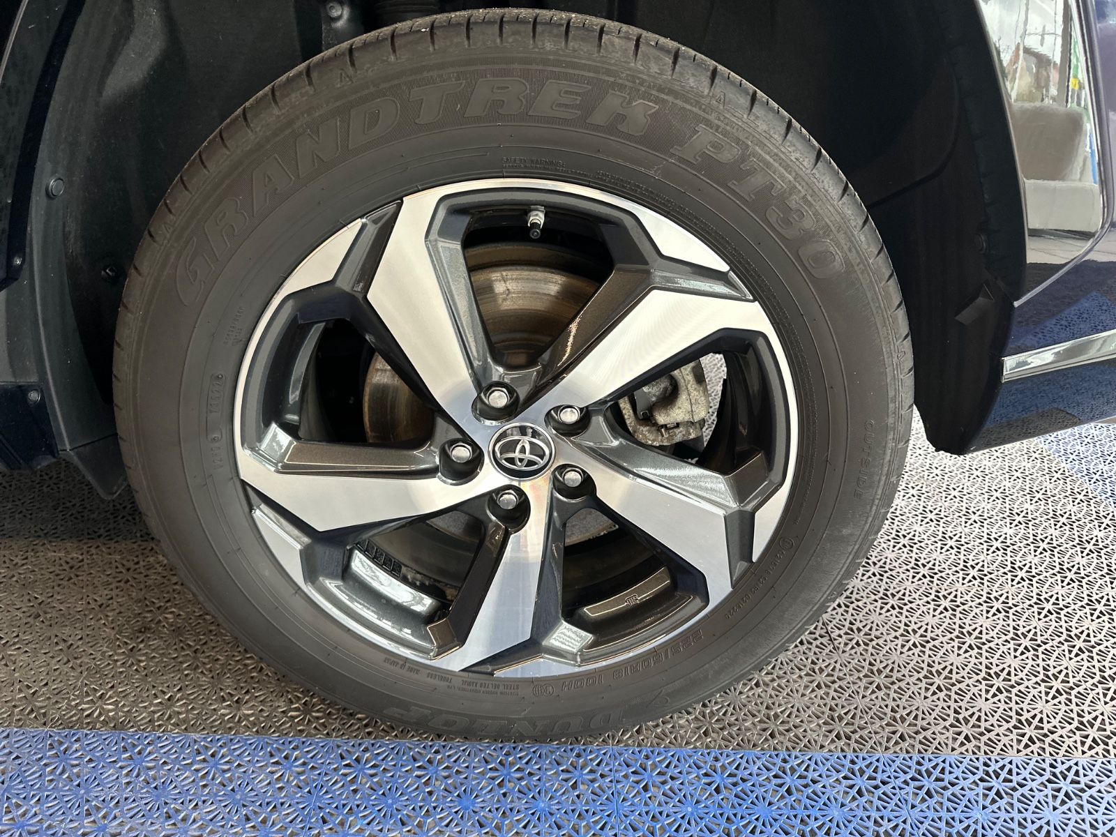 Toyota RAV4 Plug-in Hybrid 4x4 - Samsaru's Car Outlet